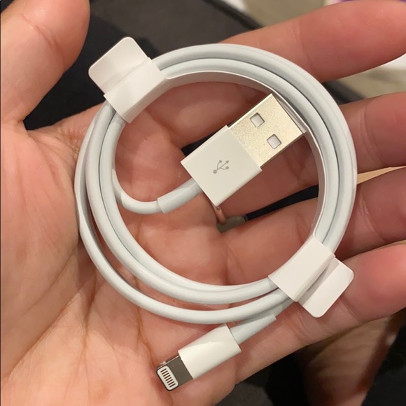 Apple iPhone cord - Picture 5 of 7